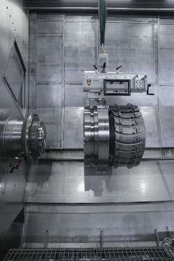 Figure 2: The workpieces can be changed directly into the chuck by the robot and the workpieces can also be transferred to the counter spindle, thus enabling full six-sided machining. Figure 2: The workpieces can be changed directly into the chuck by the robot and the workpieces can also be transferred to the counter spindle, thus enabling full six-sided machining.