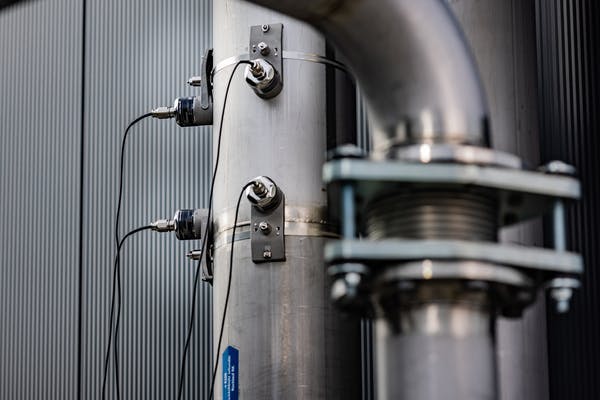 Figure 1: FlowDC allows the use of two sensor sets to decrease that straight pipe run requirement down to two pipe diameters upstream and two pipe diameters downstream.