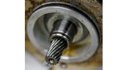 Detail of the spindle pitch of the servo motor.