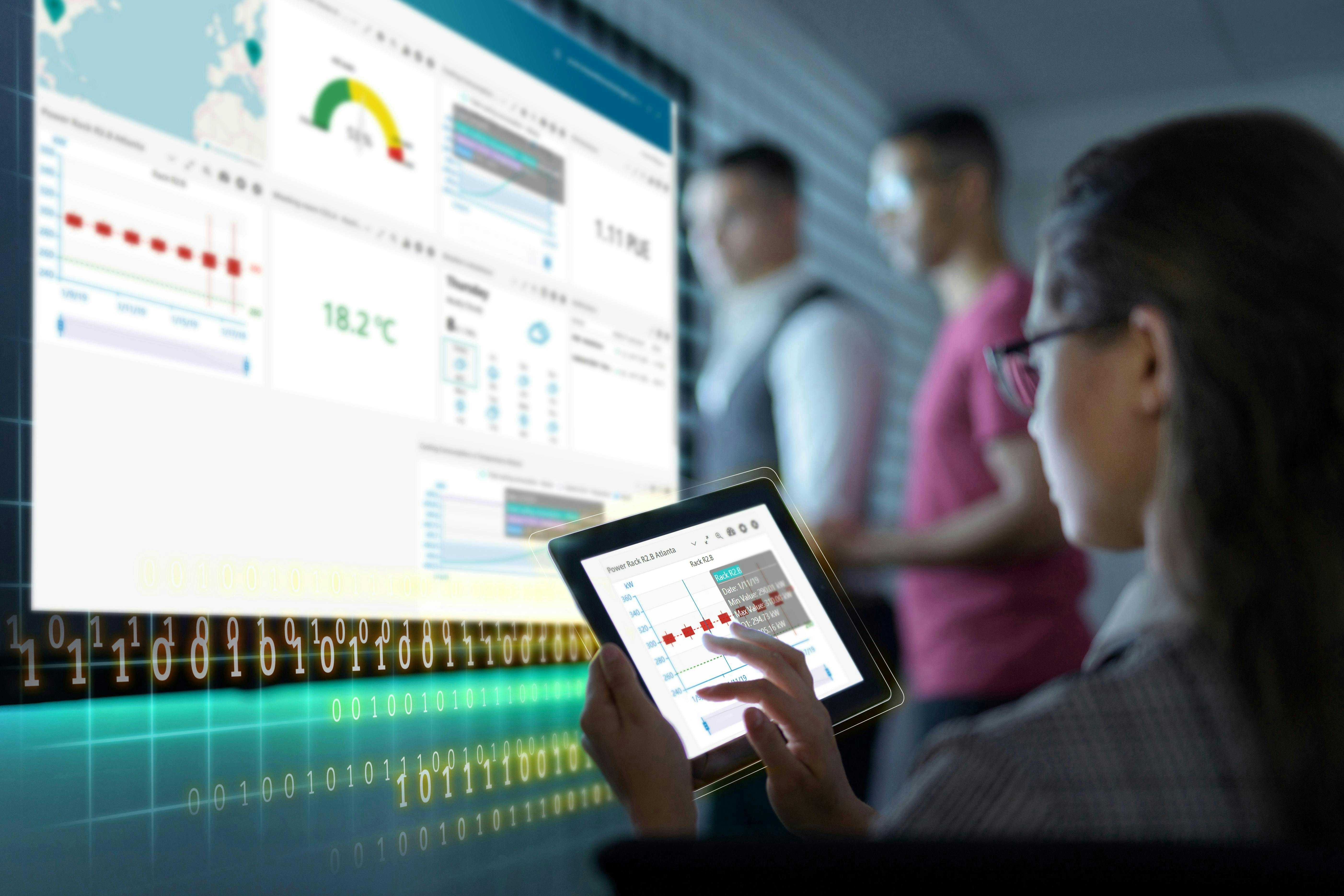 Figure 1: Industrial Operations X, Siemens’ overarching portfolio for industrial production, features Industrial Edge devices, MOM portfolio, Insights Hub for IT/OT convergence, Simatic AX and Opcenter X.